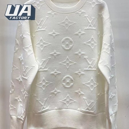 Embossed Pattern Round Neck Long Sleeves