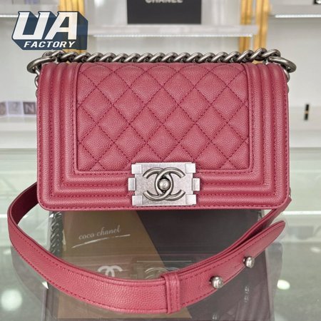 Chanel Boy Flap Quilted Diamond New Medium Red