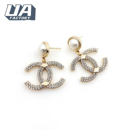 Chanel Pearl Stud Fine Earrings