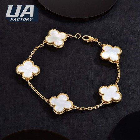 Women Van Cleef & Arpels Vintage Alhambra Bracelet