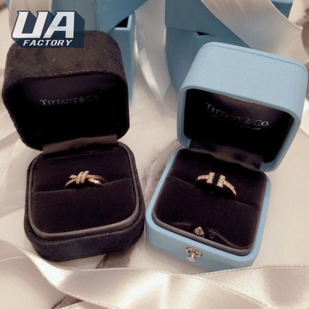 Tiffany Knot Ring in Yellow Gold with Diamonds