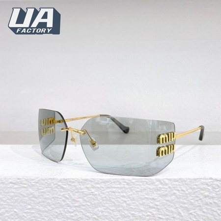 Miu Miu Virtual Try-On Runway Sunglasses