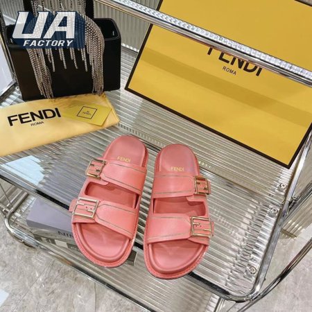 Fendi Feel Pink Leather Sandals