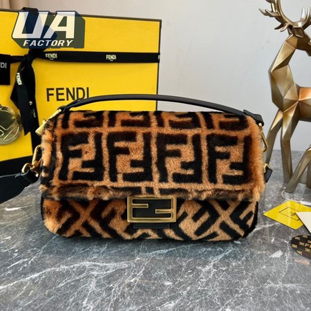Fendi Baguette 8600