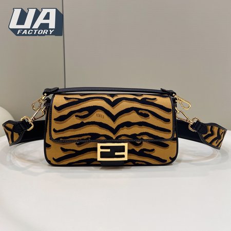 Fendi Baguette 8818
