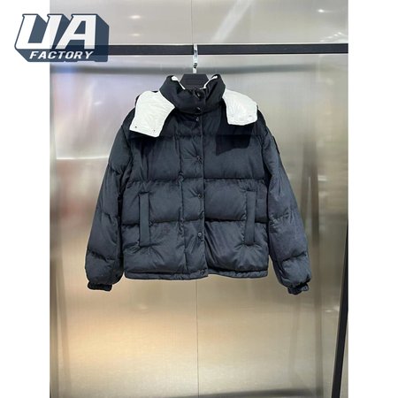Moncler Autumn And Winter Hooded Down Jacket