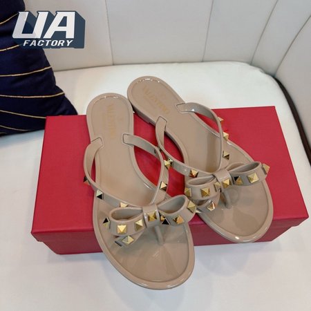 Valentino Rubber Rockstud Thong Poudre 36-40